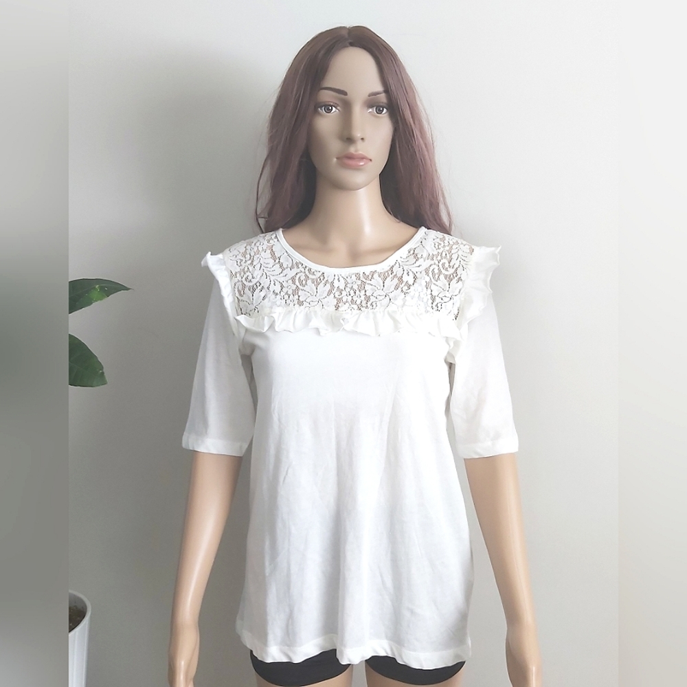 B. Young Tiki lace blouse top white half sleeves keyhole back
